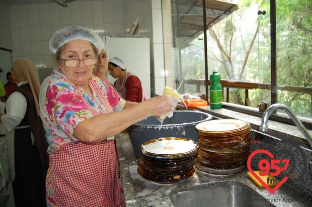 Churrasco comunitário na São Carlos; veja fotos