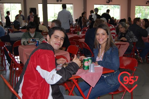 Churrasco comunitário na São Carlos; veja fotos