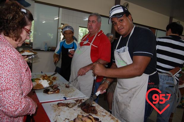 Churrasco comunitário na São Carlos; veja fotos