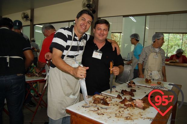 Churrasco comunitário na São Carlos; veja fotos