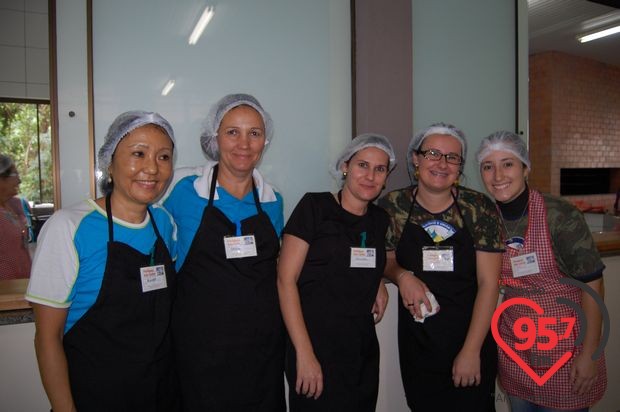 Churrasco comunitário na São Carlos; veja fotos