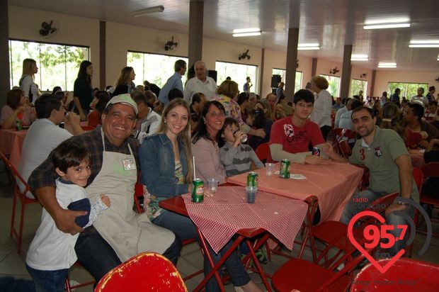 Churrasco comunitário na São Carlos; veja fotos