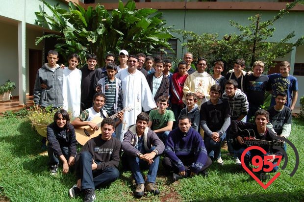 Encontro vocacional reúne jovens em Dourados
