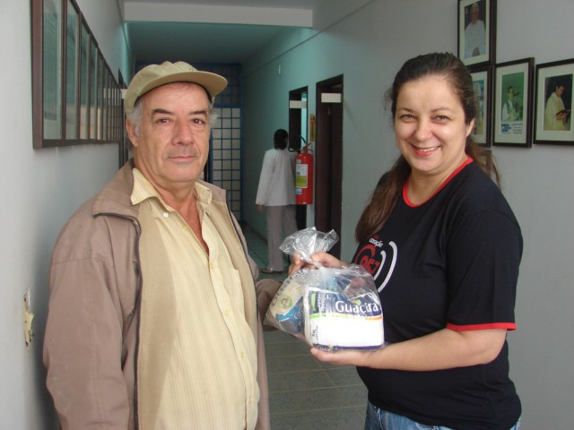 Rádio Coração entrega prêmios de sorteio a ouvintes