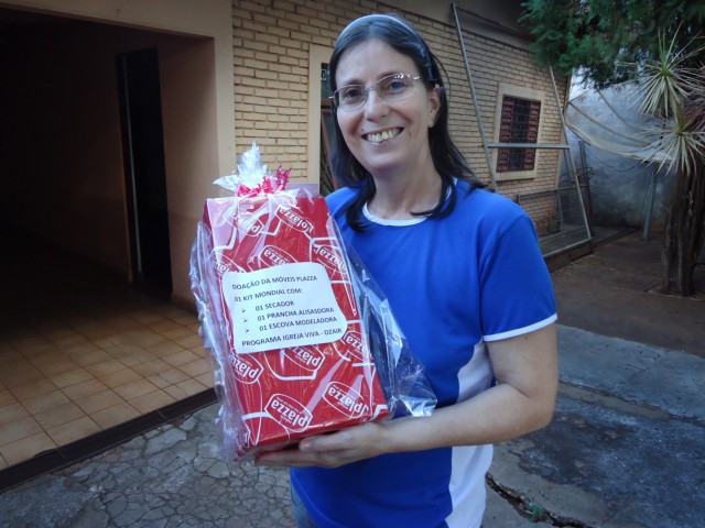 Rádio Coração entrega prêmios de sorteio a ouvintes