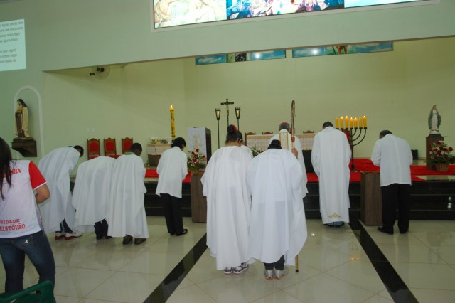 Dourados: Sacramento do Crisma na Paróquia Santa Terezinha