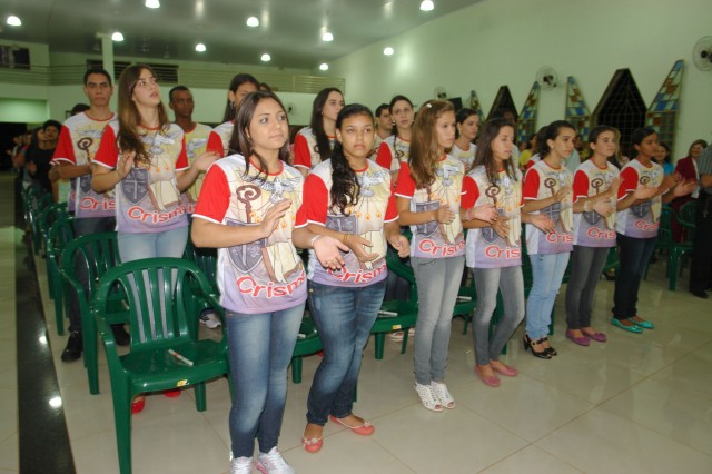 Dourados: Sacramento do Crisma na Paróquia Santa Terezinha