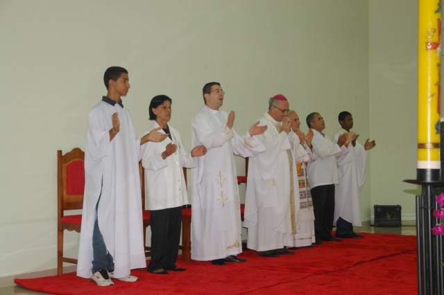 Dourados: Sacramento do Crisma na Paróquia Santa Terezinha