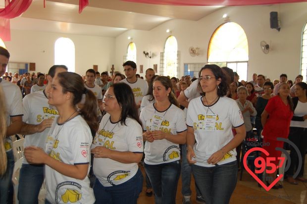 Jovens vivem o exercício da fé e da doação em Ação Social