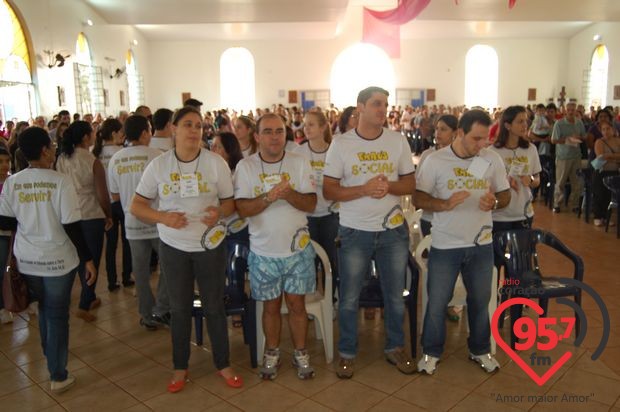 Jovens vivem o exercício da fé e da doação em Ação Social