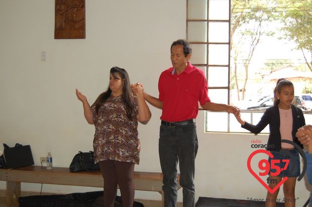 Jovens vivem o exercício da fé e da doação em Ação Social