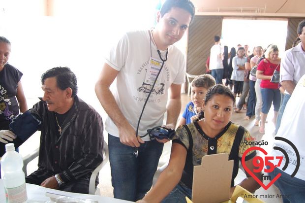 Jovens vivem o exercício da fé e da doação em Ação Social