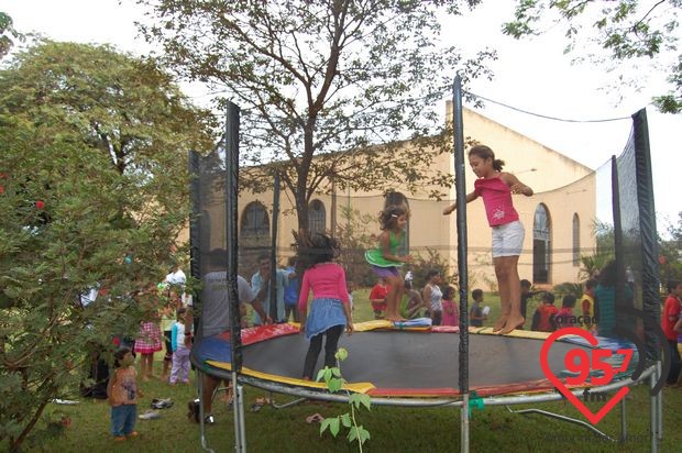 Jovens vivem o exercício da fé e da doação em Ação Social