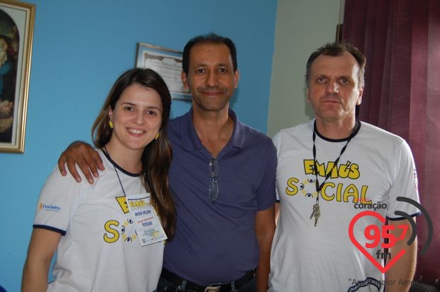 Jovens vivem o exercício da fé e da doação em Ação Social