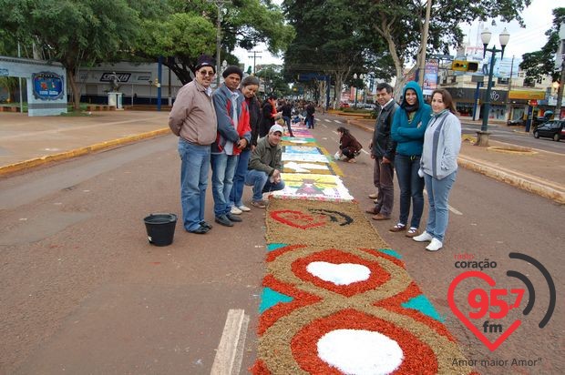 Corpus Christi: Confecção de tapetes une arte e fé