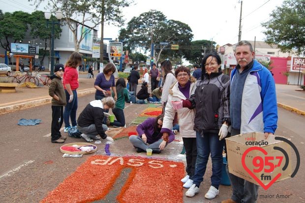 Corpus Christi: Confecção de tapetes une arte e fé