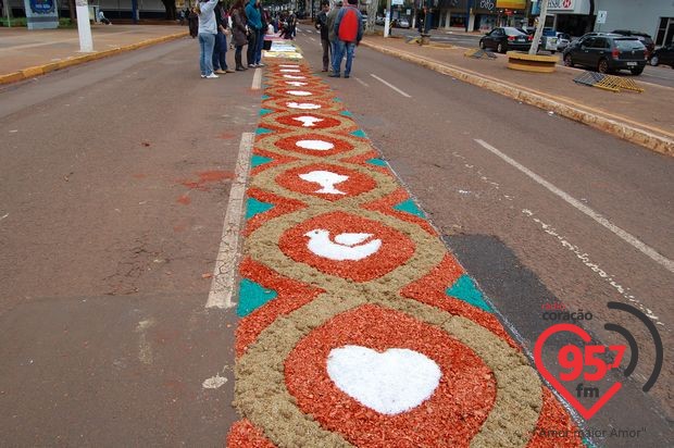 Corpus Christi: Confecção de tapetes une arte e fé