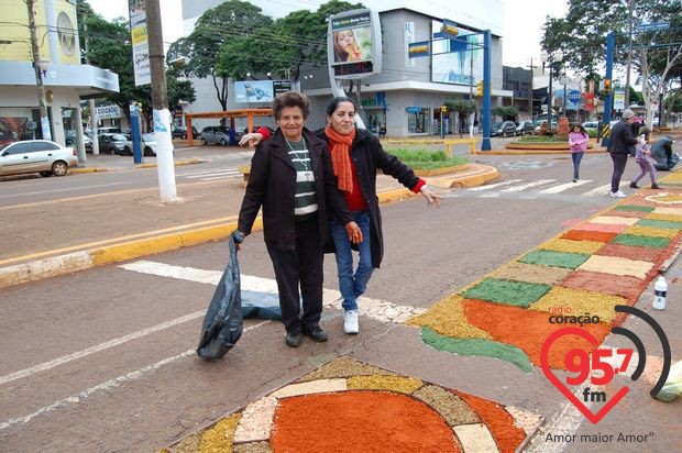 Corpus Christi: Confecção de tapetes une arte e fé