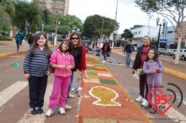 Corpus Christi: Confecção de tapetes une arte e fé