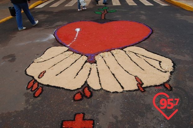 Corpus Christi: Confecção de tapetes une arte e fé