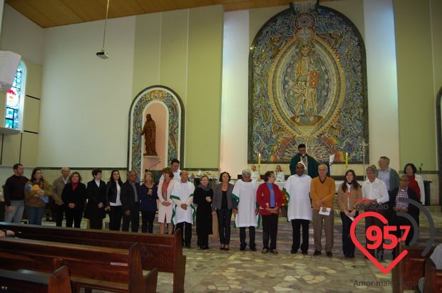 Retiro de casais na catedral; veja fotos