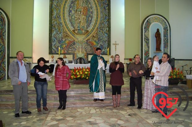 Retiro de casais na catedral; veja fotos