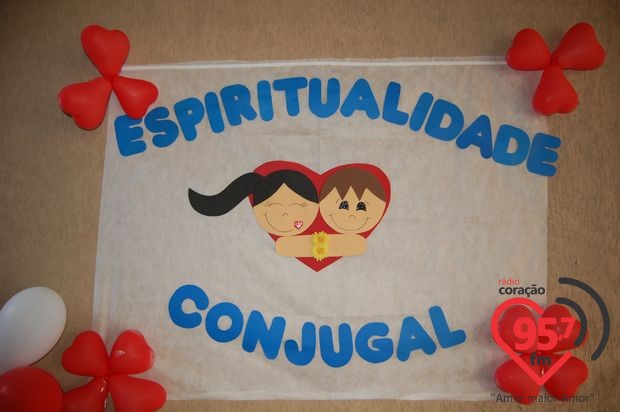 Retiro de casais na catedral; veja fotos