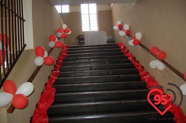 Retiro de casais na catedral; veja fotos