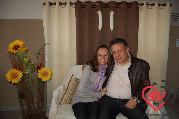 Retiro de casais na catedral; veja fotos