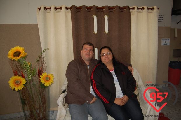 Retiro de casais na catedral; veja fotos
