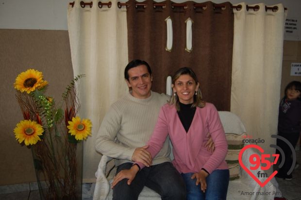 Retiro de casais na catedral; veja fotos