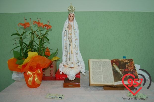 Retiro de casais na catedral; veja fotos