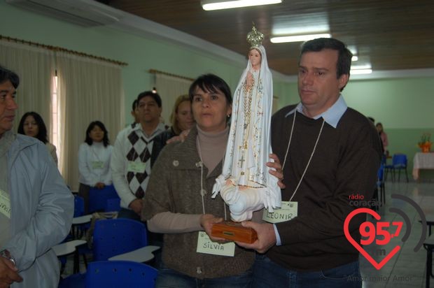 Retiro de casais na catedral; veja fotos