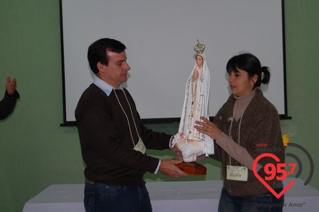 Retiro de casais na catedral; veja fotos