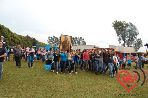 A Cruz Peregrina e o Ícone de Maria na Vila São Luiz