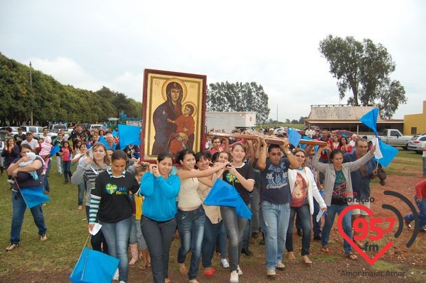 A Cruz Peregrina e o Ícone de Maria na Vila São Luiz