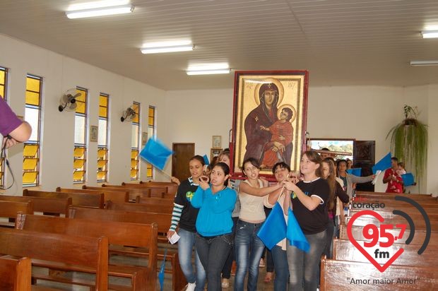 A Cruz Peregrina e o Ícone de Maria na Vila São Luiz