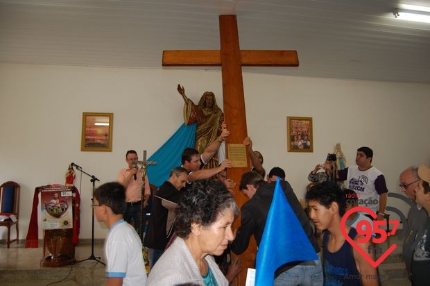 A Cruz Peregrina e o Ícone de Maria na Vila São Luiz