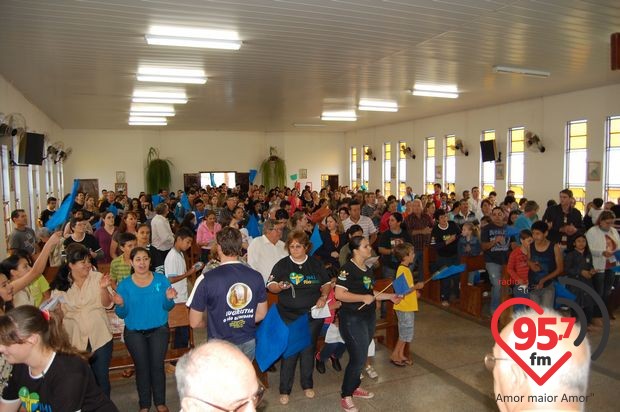 A Cruz Peregrina e o Ícone de Maria na Vila São Luiz