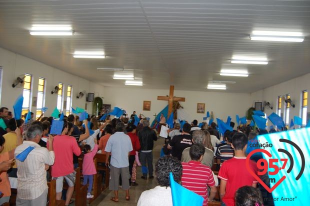 A Cruz Peregrina e o Ícone de Maria na Vila São Luiz