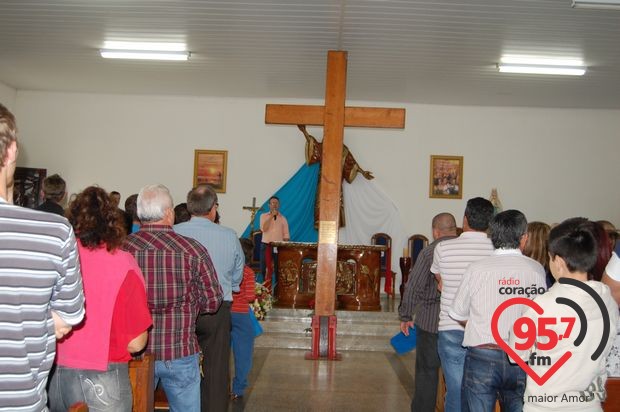 A Cruz Peregrina e o Ícone de Maria na Vila São Luiz