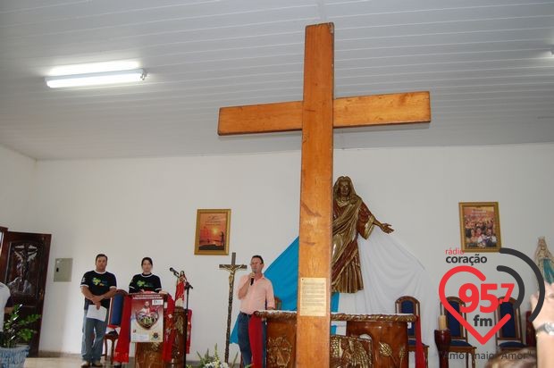 A Cruz Peregrina e o Ícone de Maria na Vila São Luiz