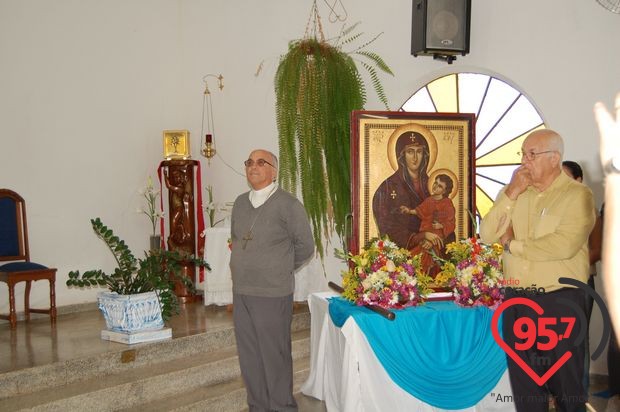 A Cruz Peregrina e o Ícone de Maria na Vila São Luiz
