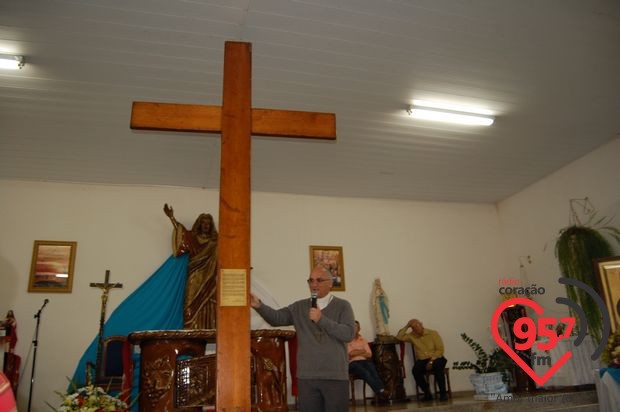 A Cruz Peregrina e o Ícone de Maria na Vila São Luiz