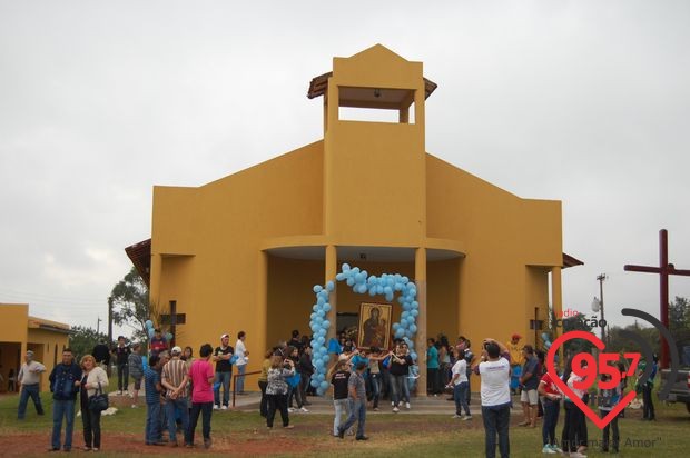 A Cruz Peregrina e o Ícone de Maria na Vila São Luiz