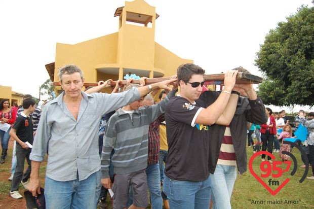 A Cruz Peregrina e o Ícone de Maria na Vila São Luiz