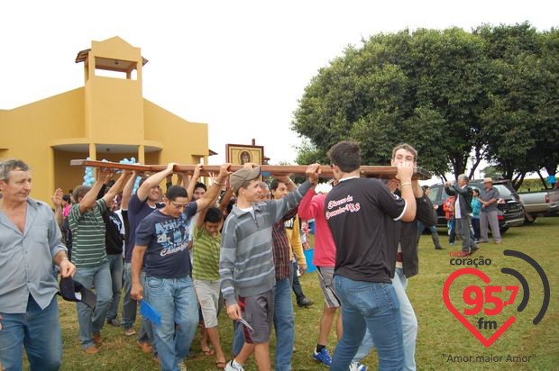 A Cruz Peregrina e o Ícone de Maria na Vila São Luiz
