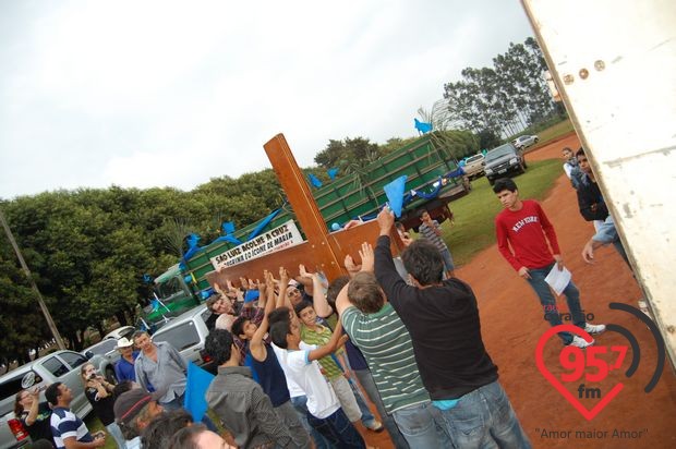 A Cruz Peregrina e o Ícone de Maria na Vila São Luiz