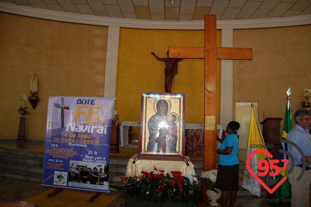 Cruz Peregrina e o Ícone de Maria em Naviraí