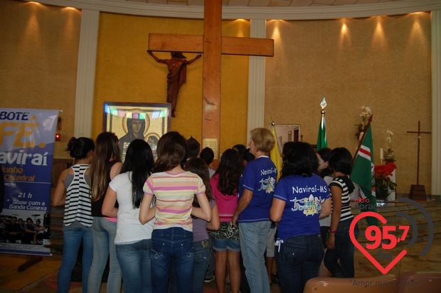 Cruz Peregrina e o Ícone de Maria em Naviraí